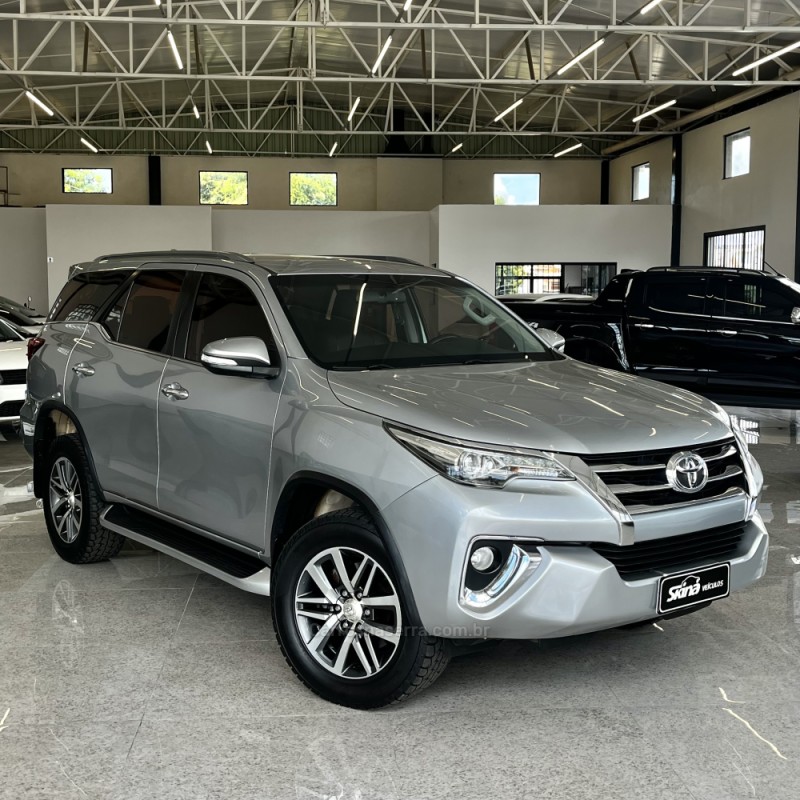 HILUX SW4 2.8 SRX 4X4 7 LUGARES 16V TURBO INTERCOOLER DIESEL 4P AUTOMÁTICO - 2016 - VACARIA