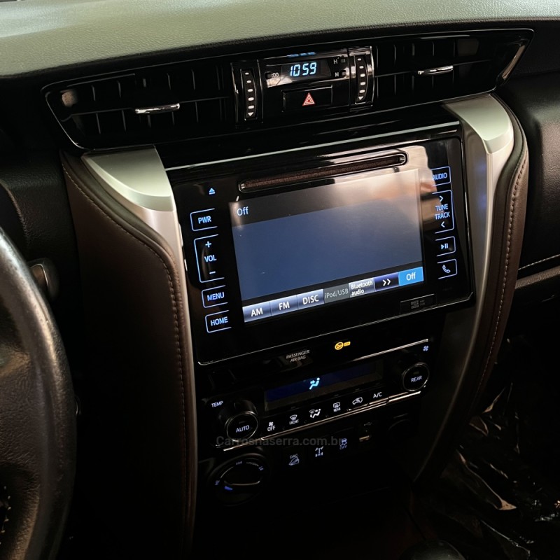 HILUX SW4 2.8 SRX 4X4 7 LUGARES 16V TURBO INTERCOOLER DIESEL 4P AUTOMÁTICO - 2016 - VACARIA