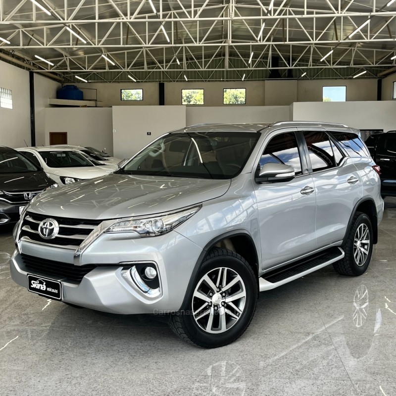 HILUX SW4 2.8 SRX 4X4 7 LUGARES 16V TURBO INTERCOOLER DIESEL 4P AUTOMÁTICO