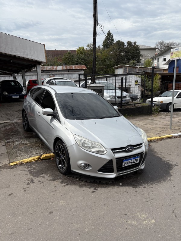 FOCUS 2.0 TITANIUM HATCH 16V FLEX 4P AUTOMÁTICO