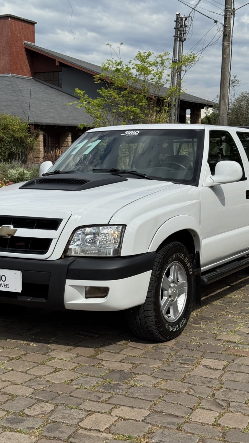S10 2.8 COLINA 4X4 CD 12V TURBO ELECTRONIC INTERCOOLER DIESEL 4P MANUAL - 2011 - LAJEADO