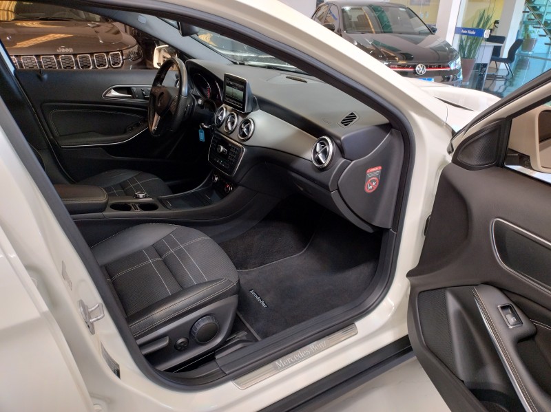 GLA 200 1.6 CGI VISION 16V TURBO GASOLINA 4P AUTOMÁTICO - 2015 - BENTO GONçALVES