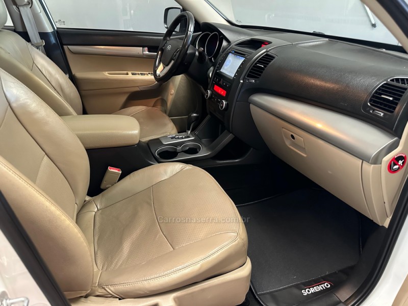 SORENTO 3.5 4X4 V6 24V GASOLINA 4P AUTOMÁTICO - 2012 - SAPIRANGA
