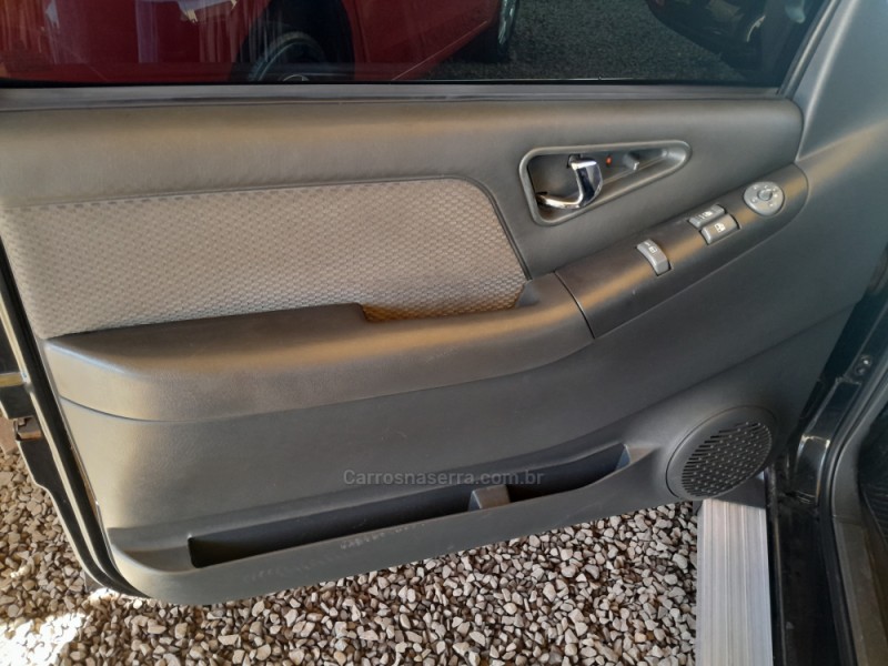 S10 2.4 MPFI ADVANTAGE 4X2 CS 8V FLEX 2P MANUAL - 2011 - VERANóPOLIS