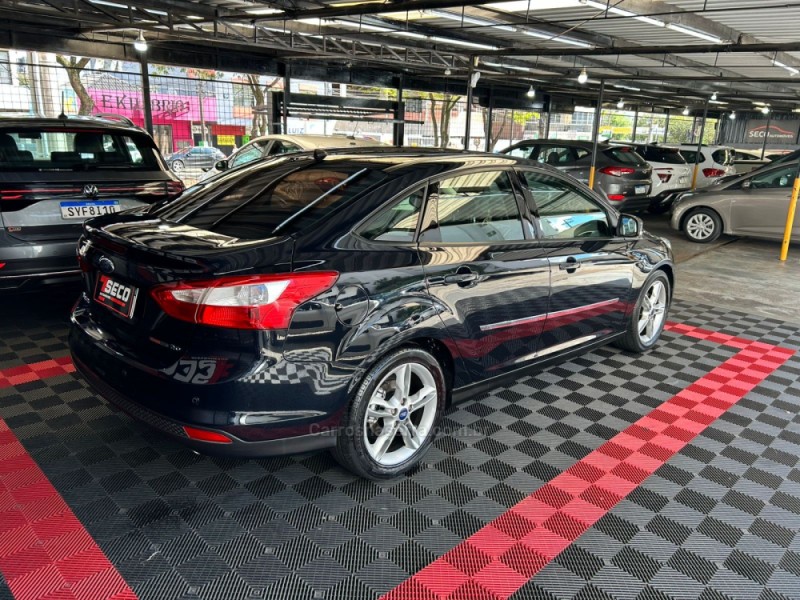 FOCUS 2.0 SE FASTBACK 16V FLEX 4P AUTOMÁTICO - 2015 - PASSO FUNDO