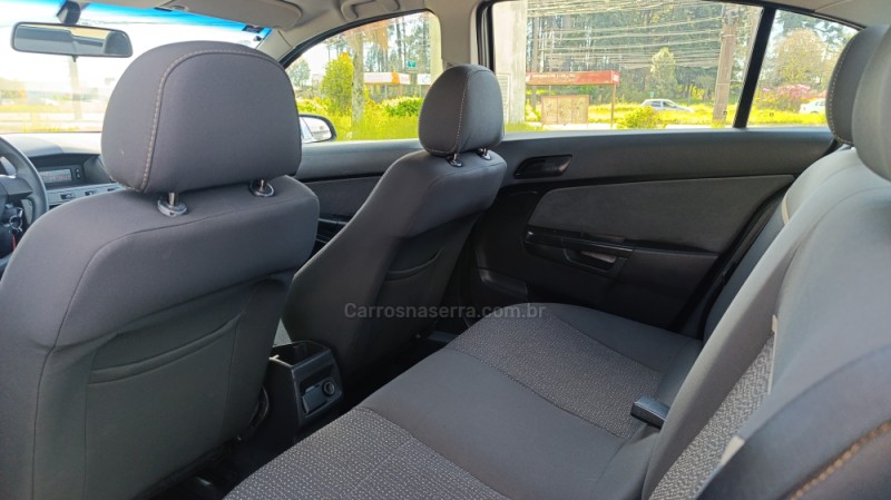 VECTRA 2.0 MPFI EXPRESSION 8V 140CV FLEX 4P MANUAL - 2010 - CAXIAS DO SUL