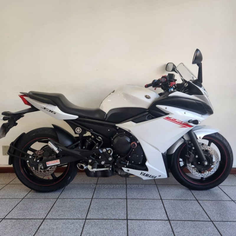 XJ6 F  - 2012 - FARROUPILHA