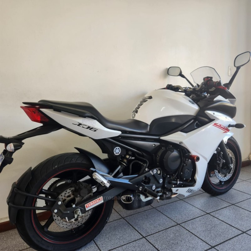 XJ6 F  - 2012 - FARROUPILHA