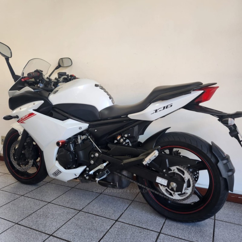 XJ6 F  - 2012 - FARROUPILHA