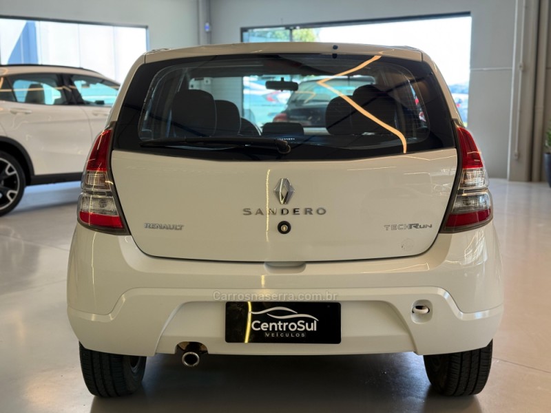 SANDERO 1.0 EXPRESSION 16V FLEX 4P MANUAL - 2014 - CARLOS BARBOSA