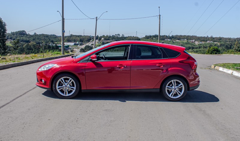 FOCUS 2.0 SE HATCH 16V FLEX 4P AUTO - 2015 - FARROUPILHA