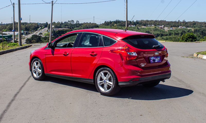 FOCUS 2.0 SE HATCH 16V FLEX 4P AUTO - 2015 - FARROUPILHA