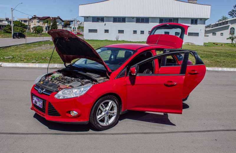FOCUS 2.0 SE HATCH 16V FLEX 4P AUTO - 2015 - FARROUPILHA