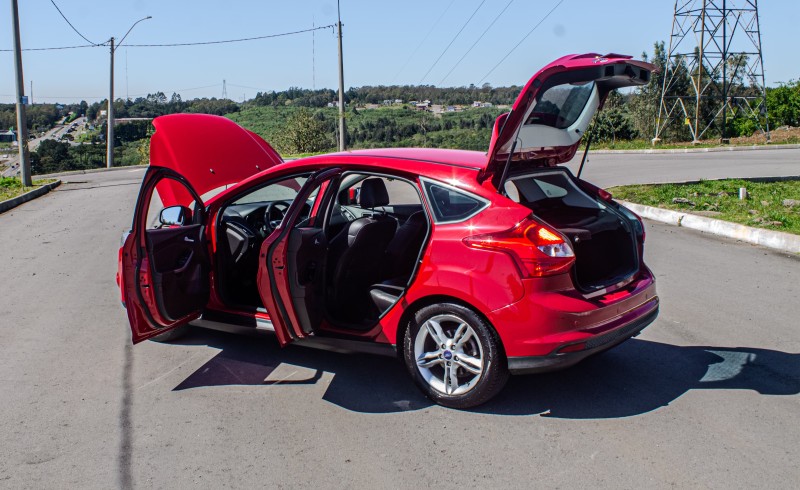 FOCUS 2.0 SE HATCH 16V FLEX 4P AUTO - 2015 - FARROUPILHA