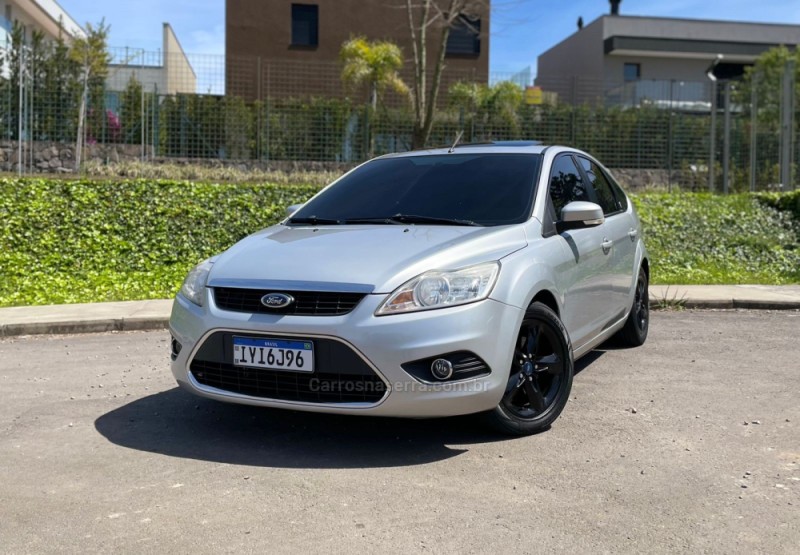 FOCUS 2.0 GHIA 16V GASOLINA 4P AUTOMÁTICO