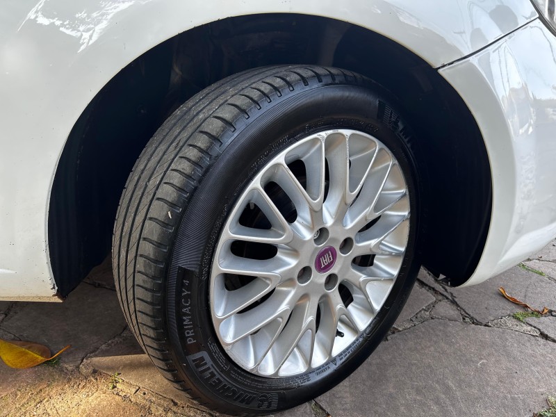 PUNTO 1.6 ESSENCE 16V FLEX 4P MANUAL - 2013 - TRêS COROAS