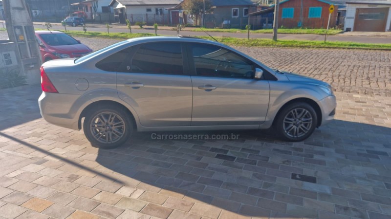 FOCUS 2.0 GHIA 16V GASOLINA 4P AUTOMÁTICO - 2011 - VACARIA