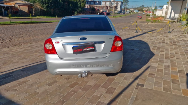 FOCUS 2.0 GHIA 16V GASOLINA 4P AUTOMÁTICO - 2011 - VACARIA