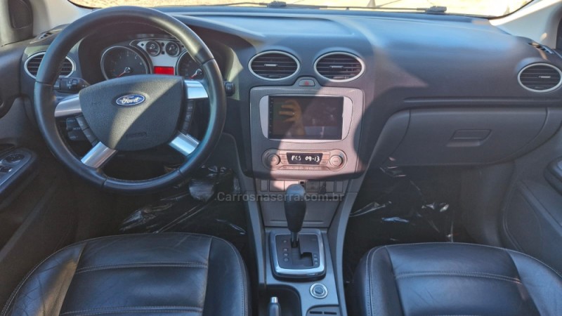 FOCUS 2.0 GHIA 16V GASOLINA 4P AUTOMÁTICO - 2011 - VACARIA