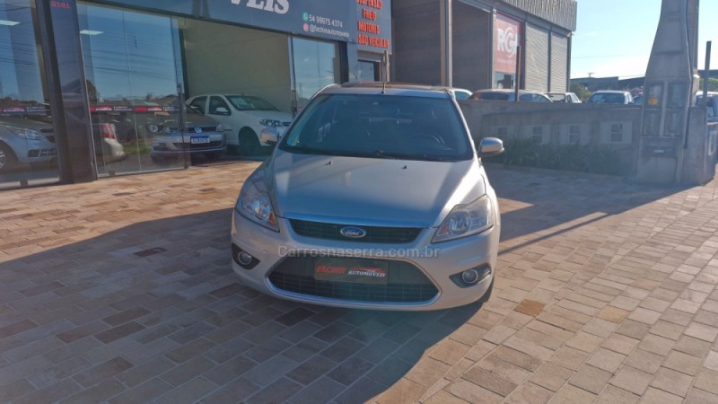 FOCUS 2.0 GHIA 16V GASOLINA 4P AUTOMÁTICO - 2011 - VACARIA
