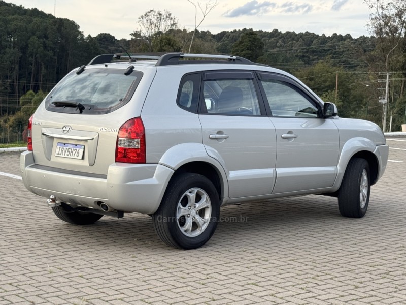 TUCSON 2.0 MPFI GL 16V 142CV 2WD GASOLINA 4P MANUAL - 2011 - CAXIAS DO SUL