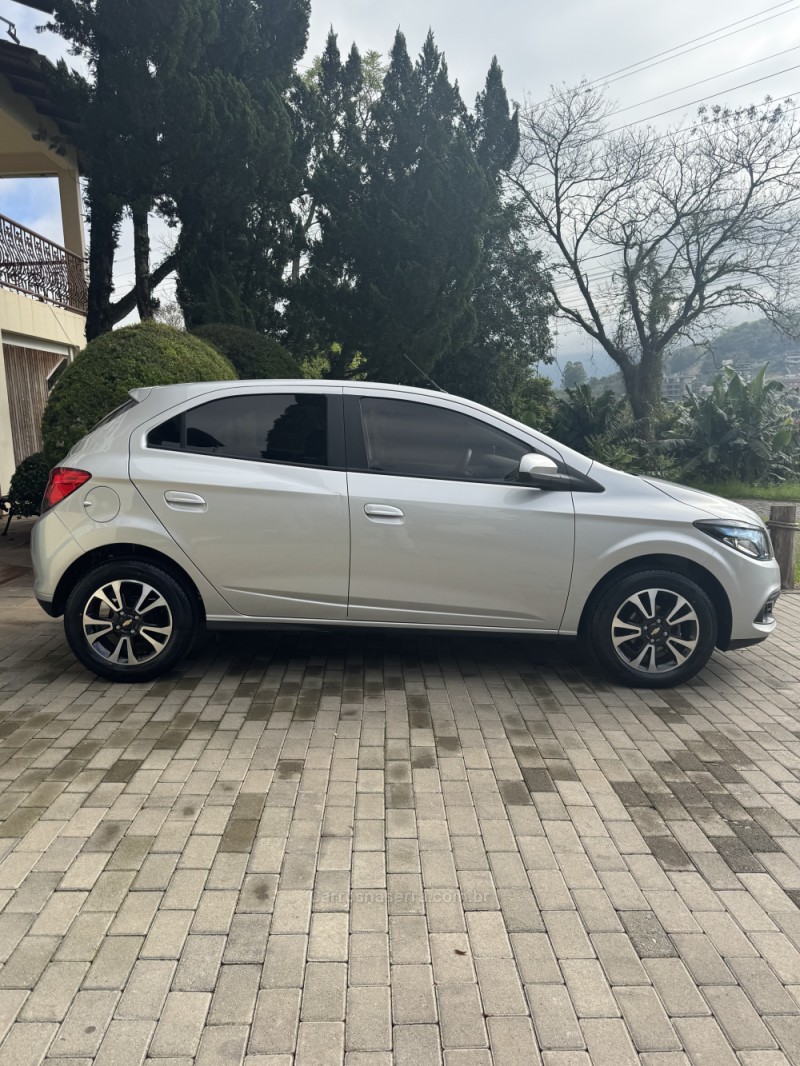 ONIX 1.4 MPFI LTZ 8V FLEX 4P MANUAL - 2015 - ENCANTADO
