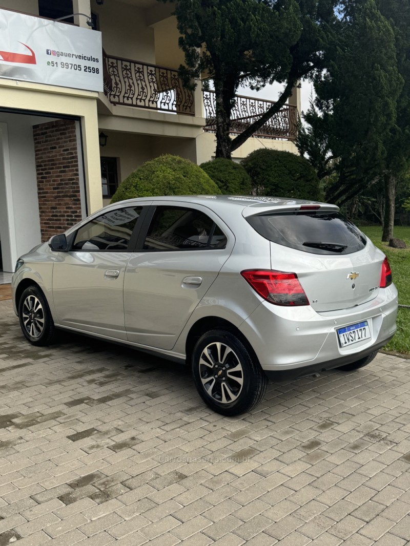 ONIX 1.4 MPFI LTZ 8V FLEX 4P MANUAL - 2015 - ENCANTADO