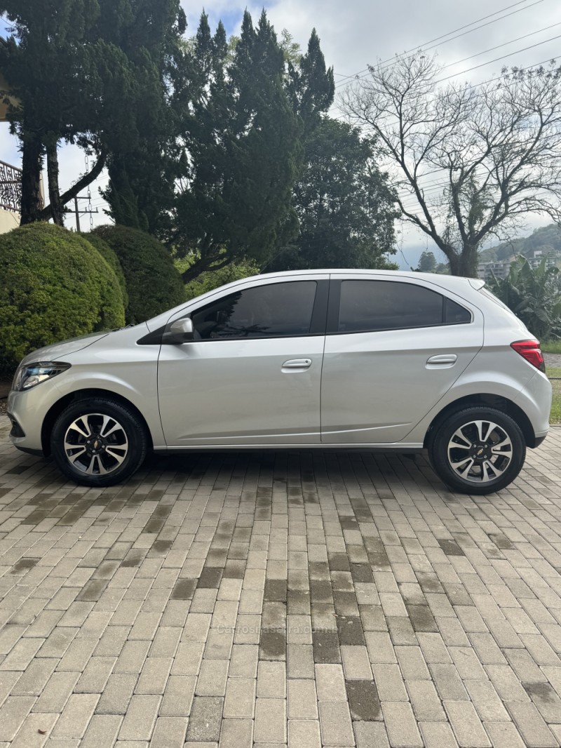 ONIX 1.4 MPFI LTZ 8V FLEX 4P MANUAL - 2015 - ENCANTADO