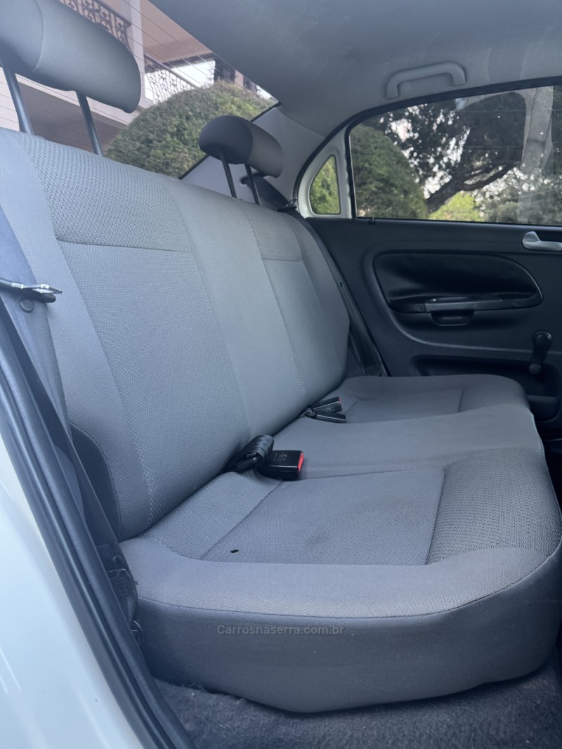 VOYAGE 1.0 MI TRENDLINE 8V FLEX 4P MANUAL - 2011 - ENCANTADO