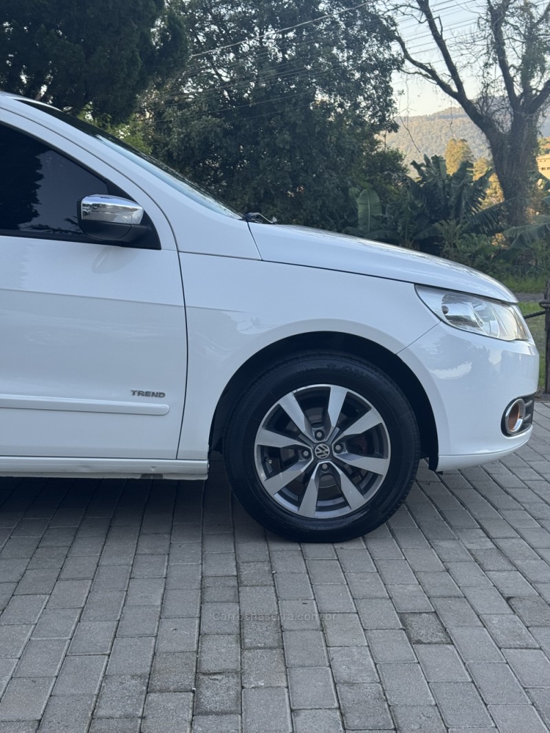 VOYAGE 1.0 MI TRENDLINE 8V FLEX 4P MANUAL - 2011 - ENCANTADO