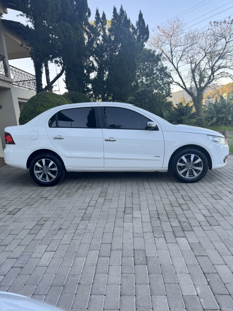 VOYAGE 1.0 MI TRENDLINE 8V FLEX 4P MANUAL - 2011 - ENCANTADO