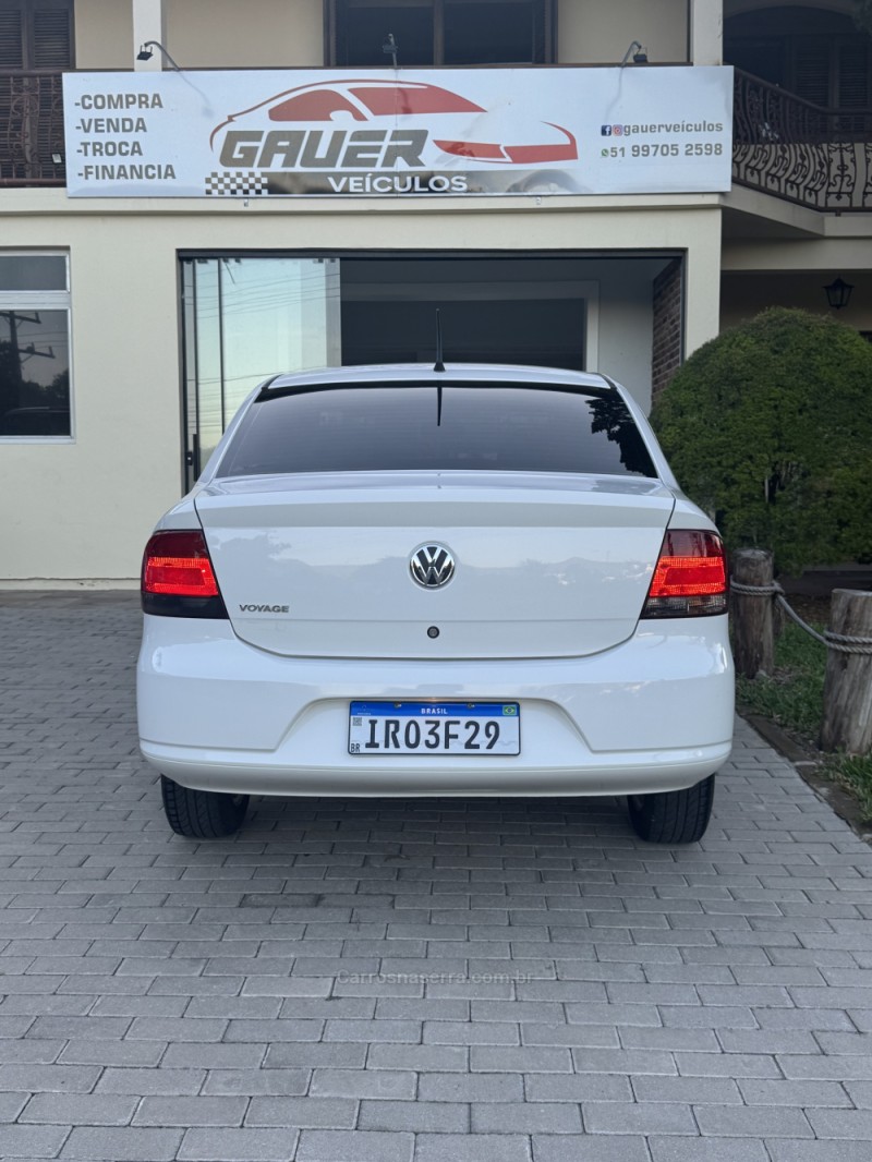 VOYAGE 1.0 MI TRENDLINE 8V FLEX 4P MANUAL - 2011 - ENCANTADO