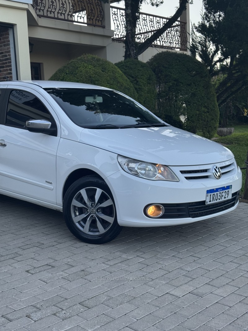 VOYAGE 1.0 MI TRENDLINE 8V FLEX 4P MANUAL - 2011 - ENCANTADO