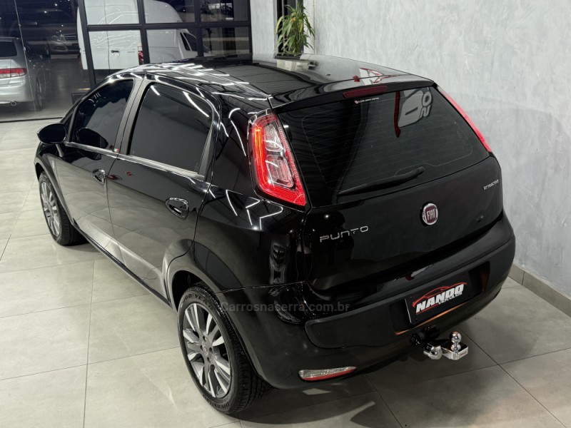 PUNTO 1.4 ATTRACTIVE ITALIA 8V FLEX 4P MANUAL - 2014 - SAPIRANGA