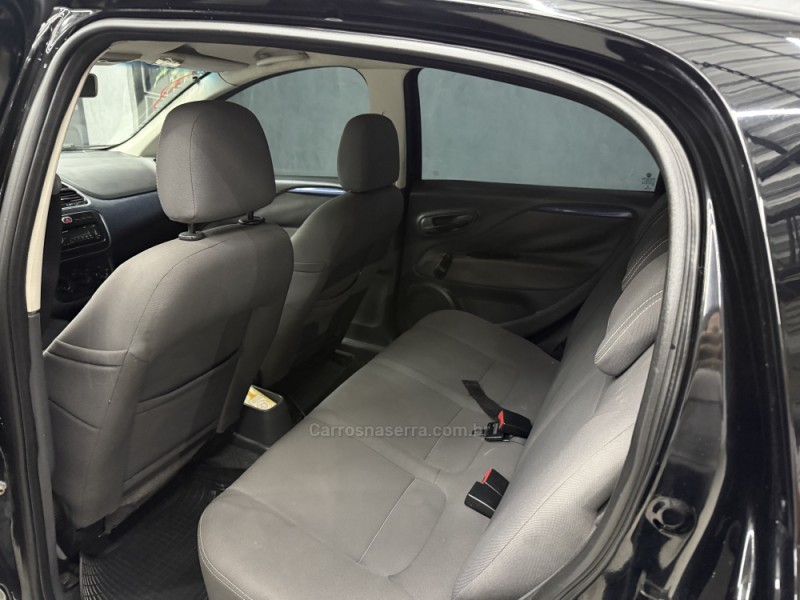 PUNTO 1.4 ATTRACTIVE ITALIA 8V FLEX 4P MANUAL - 2014 - SAPIRANGA