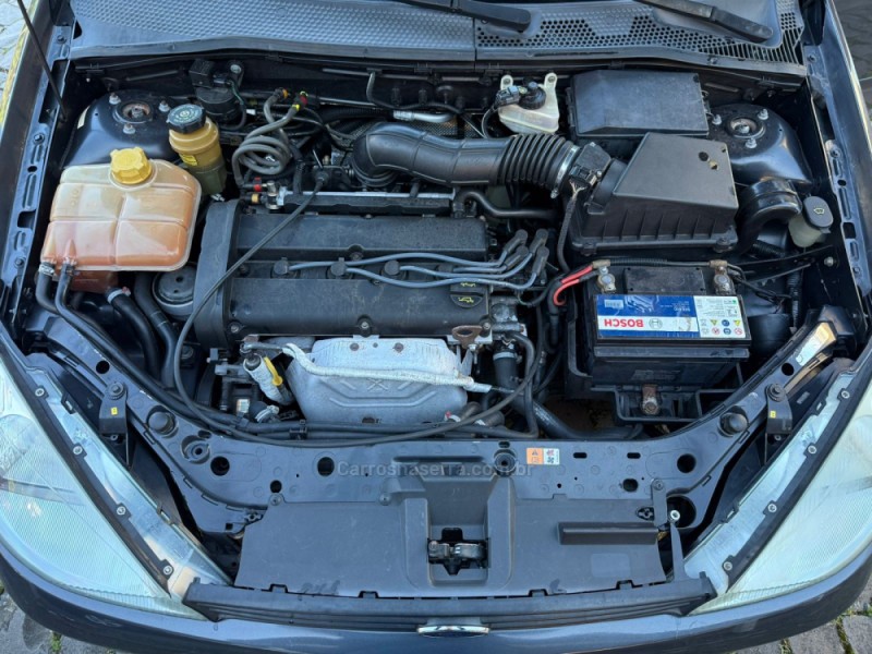FOCUS 2.0 GLX SEDAN 16V GASOLINA 4P MANUAL - 2002 - FARROUPILHA