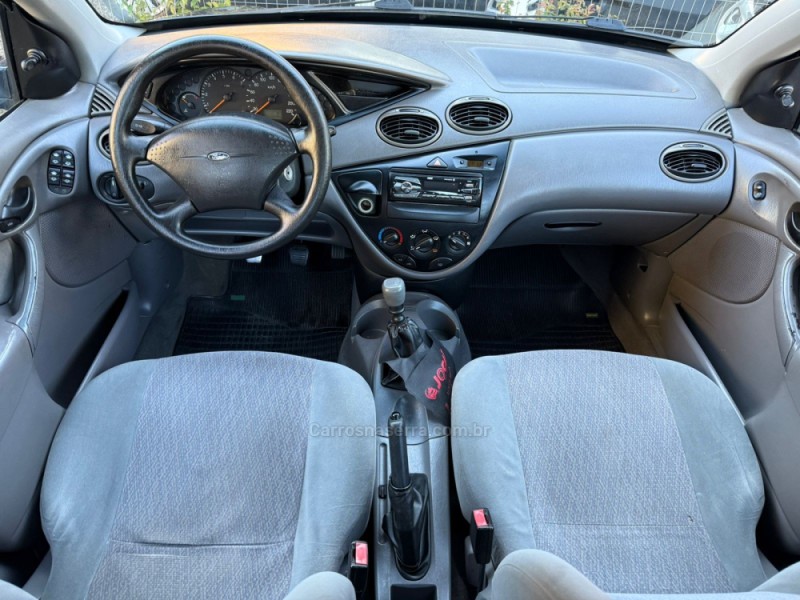 FOCUS 2.0 GLX SEDAN 16V GASOLINA 4P MANUAL - 2002 - FARROUPILHA