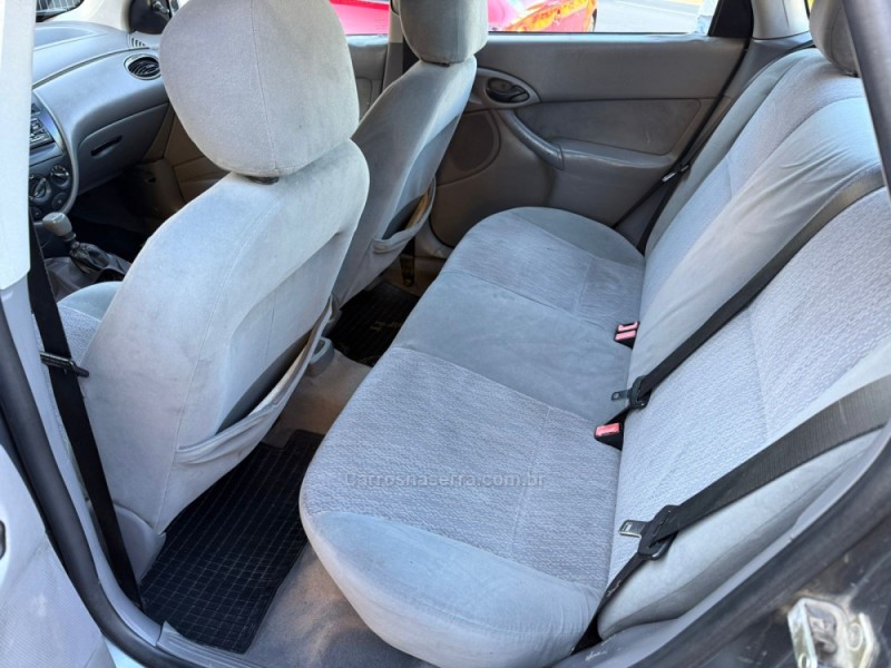 FOCUS 2.0 GLX SEDAN 16V GASOLINA 4P MANUAL - 2002 - FARROUPILHA
