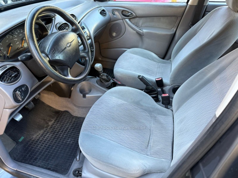 FOCUS 2.0 GLX SEDAN 16V GASOLINA 4P MANUAL - 2002 - FARROUPILHA