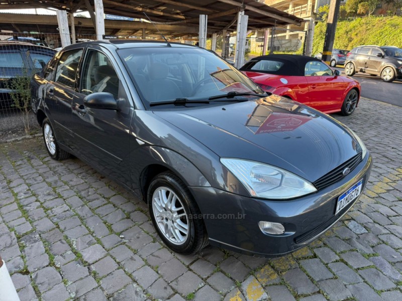 FOCUS 2.0 GLX SEDAN 16V GASOLINA 4P MANUAL - 2002 - FARROUPILHA