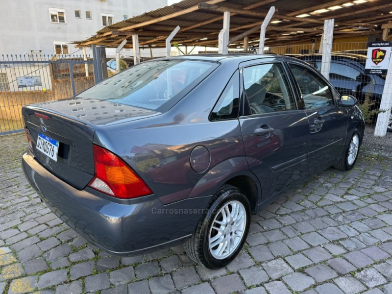 FOCUS 2.0 GLX SEDAN 16V GASOLINA 4P MANUAL - 2002 - FARROUPILHA