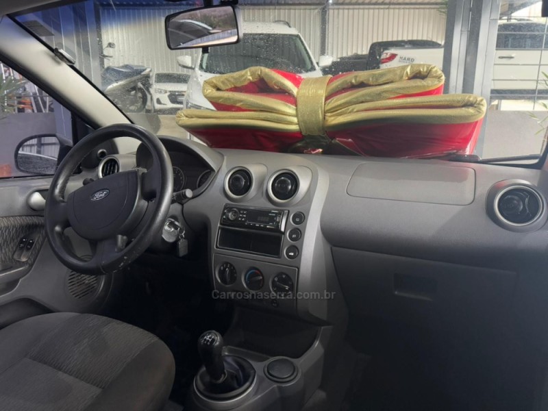 FIESTA 1.6 MPI 8V GASOLINA 4P MANUAL - 2005 - CAMPO BOM