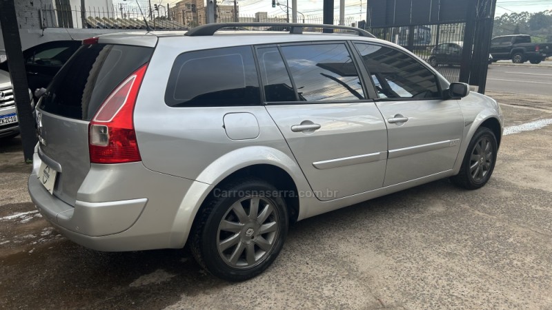 MÉGANE 1.6 DYNAMIQUE GRAND TOUR 16V FLEX 4P MANUAL - 2011 - GRAVATAí
