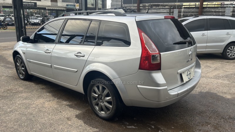 MÉGANE 1.6 DYNAMIQUE GRAND TOUR 16V FLEX 4P MANUAL - 2011 - GRAVATAí