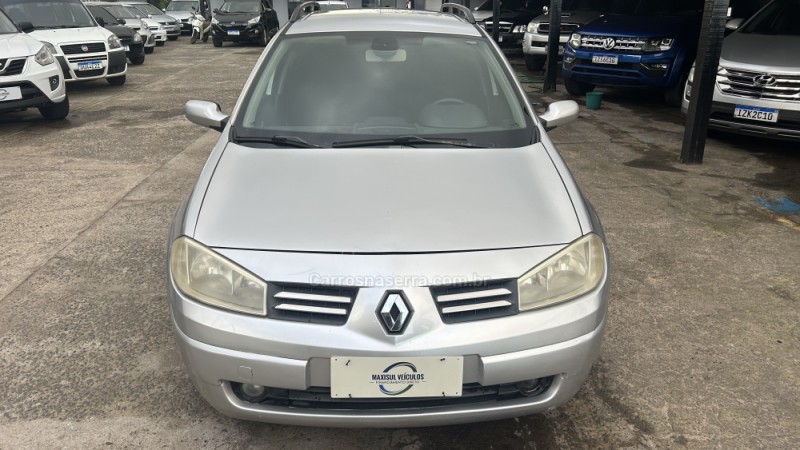MÉGANE 1.6 DYNAMIQUE GRAND TOUR 16V FLEX 4P MANUAL - 2011 - GRAVATAí