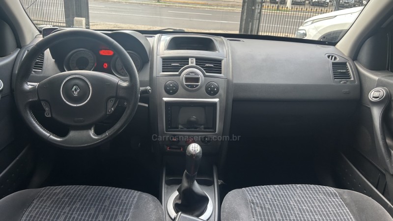 MÉGANE 1.6 DYNAMIQUE GRAND TOUR 16V FLEX 4P MANUAL - 2011 - GRAVATAí
