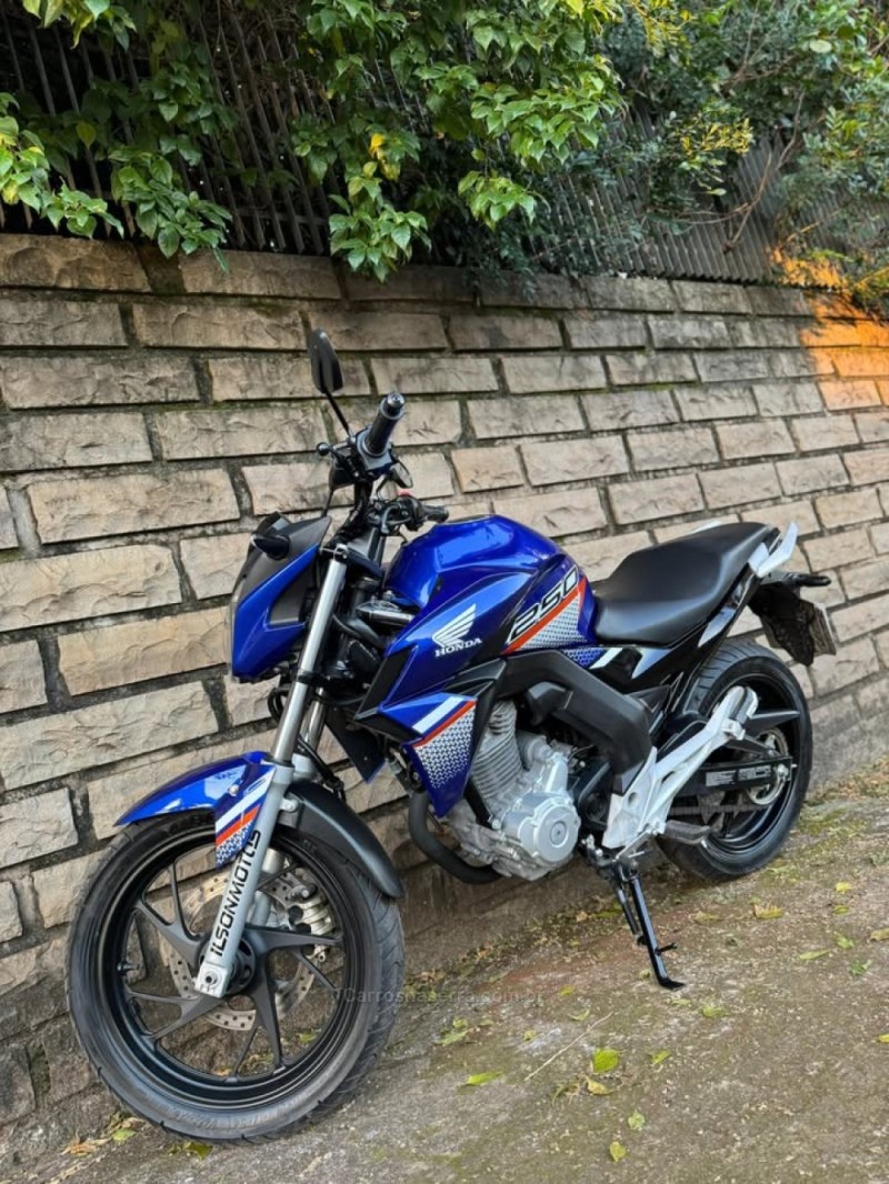 CB 250F TWISTER  - 2022 - LAJEADO