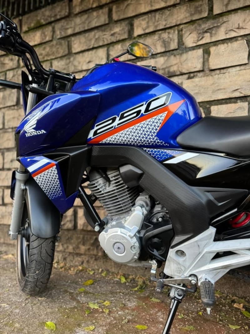 CB 250F TWISTER  - 2022 - LAJEADO