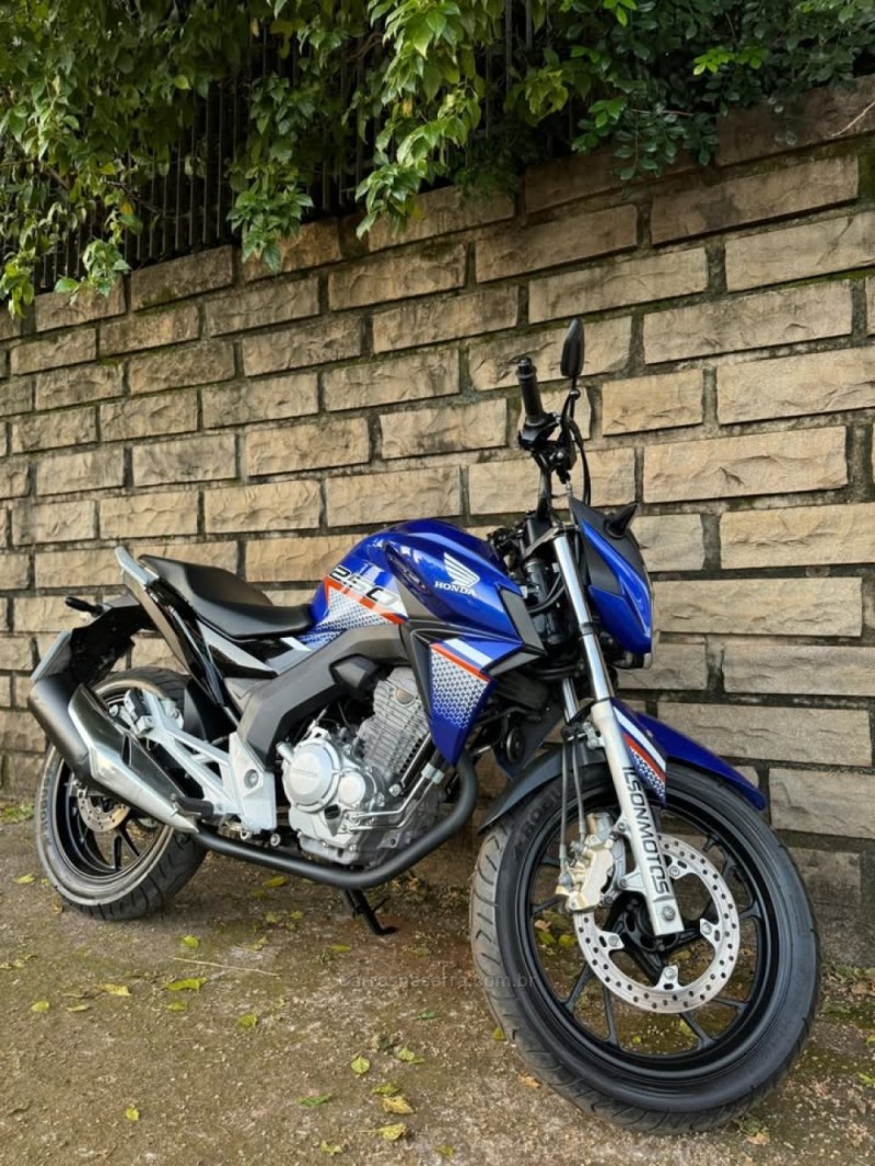 CB 250F TWISTER  - 2022 - LAJEADO