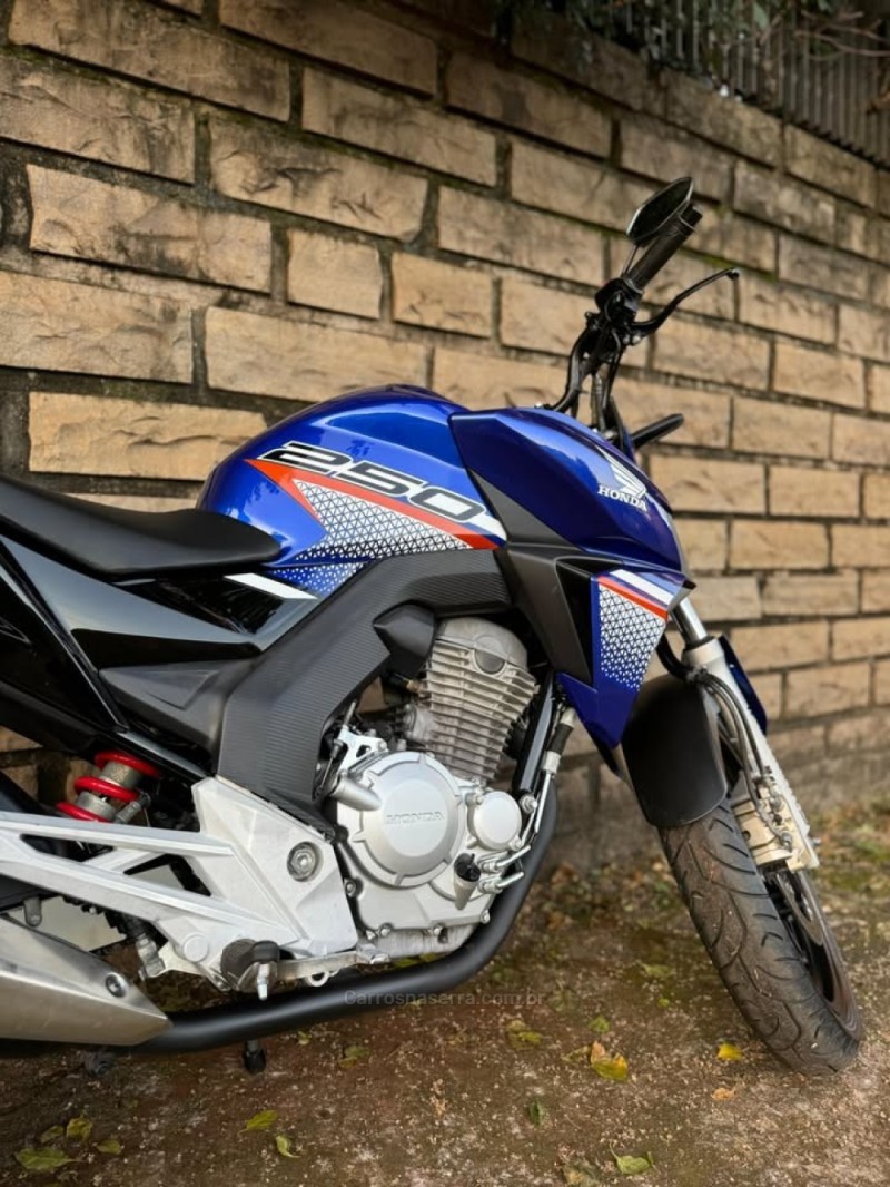 CB 250F TWISTER  - 2022 - LAJEADO